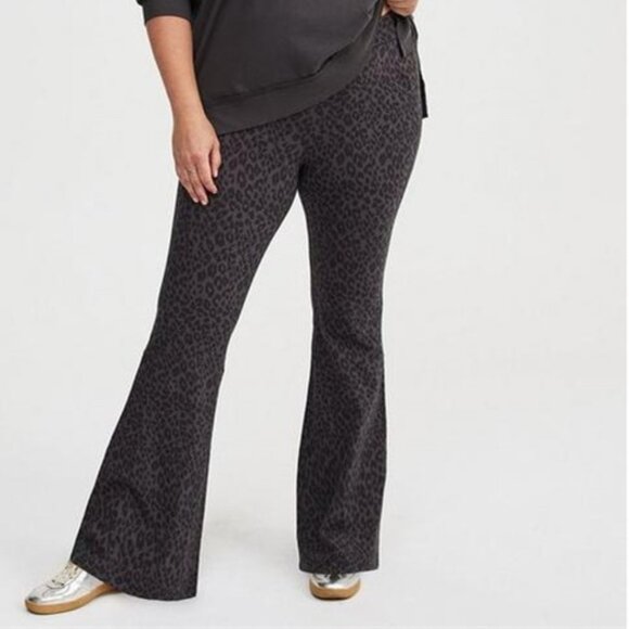Torrid size 4 4X plus size Leopard Animal Print Stretch Flare Leggings - Picture 1 of 3